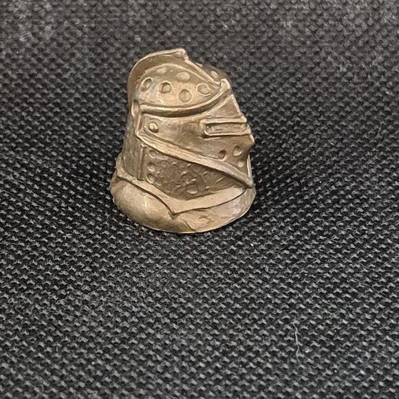 Unique Brass Colored Knights Helmet Thimble Heirloom Edition Sewing - Picture 2 of 16